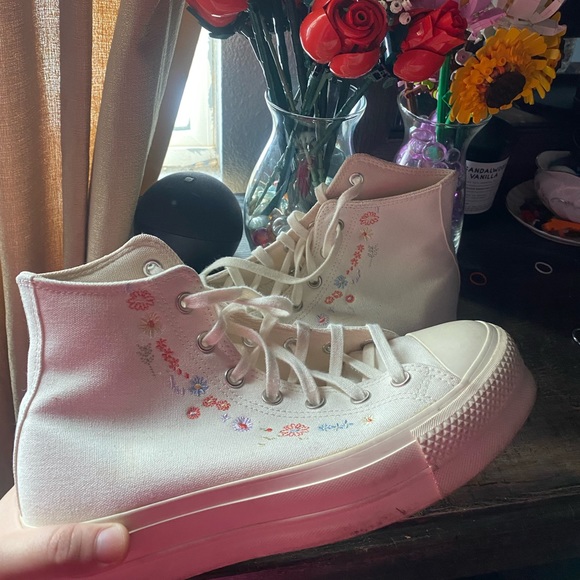 converse - Picture 1 of 2